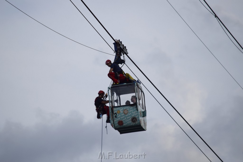 Koelner Seilbahn Gondel blieb haengen Koeln Linksrheinisch P628.JPG - Miklos Laubert